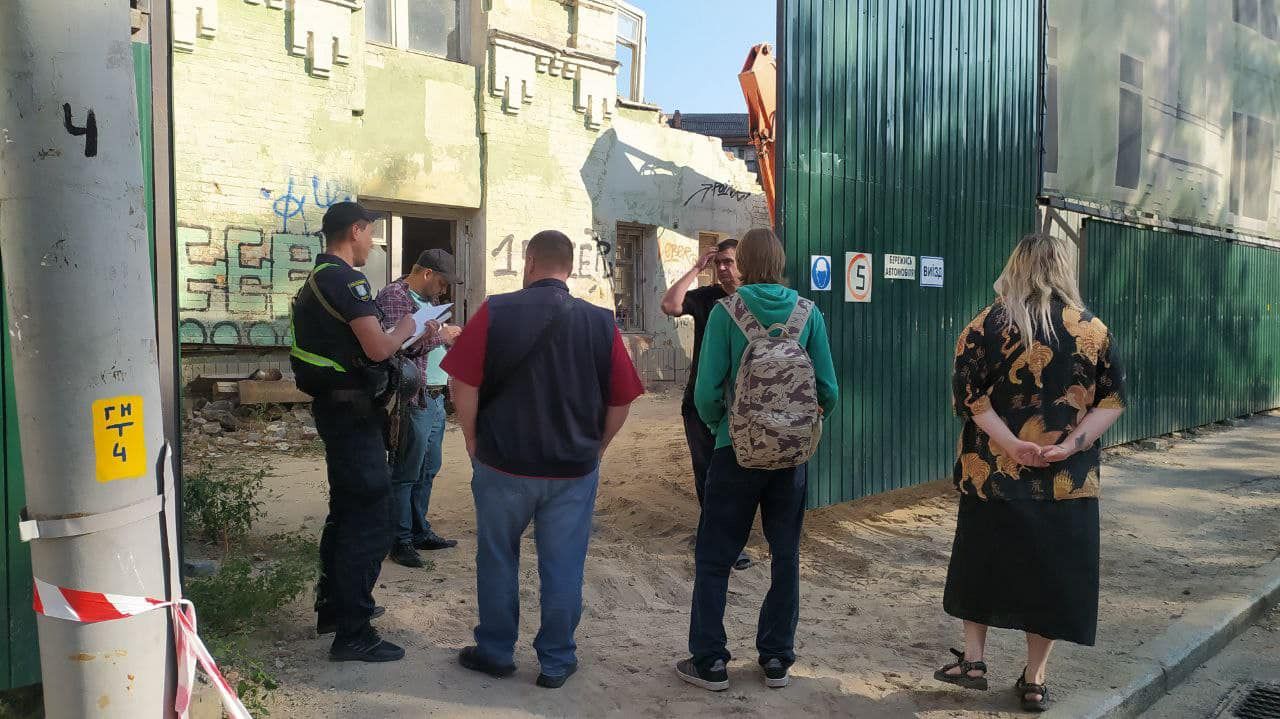 В Киеве уничтожают 120-летний дом на Подоле 3