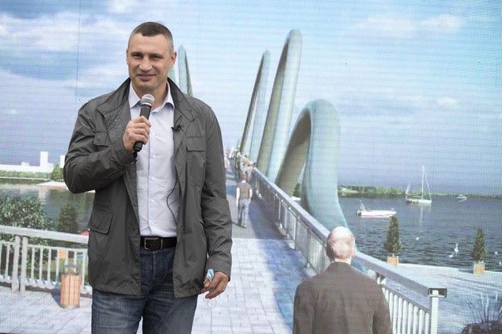 Кличко вислухав киян, проте парковка буде. Фото - Київрада Кличко вислухав киян, проте парковка буде. Фото - Київрада