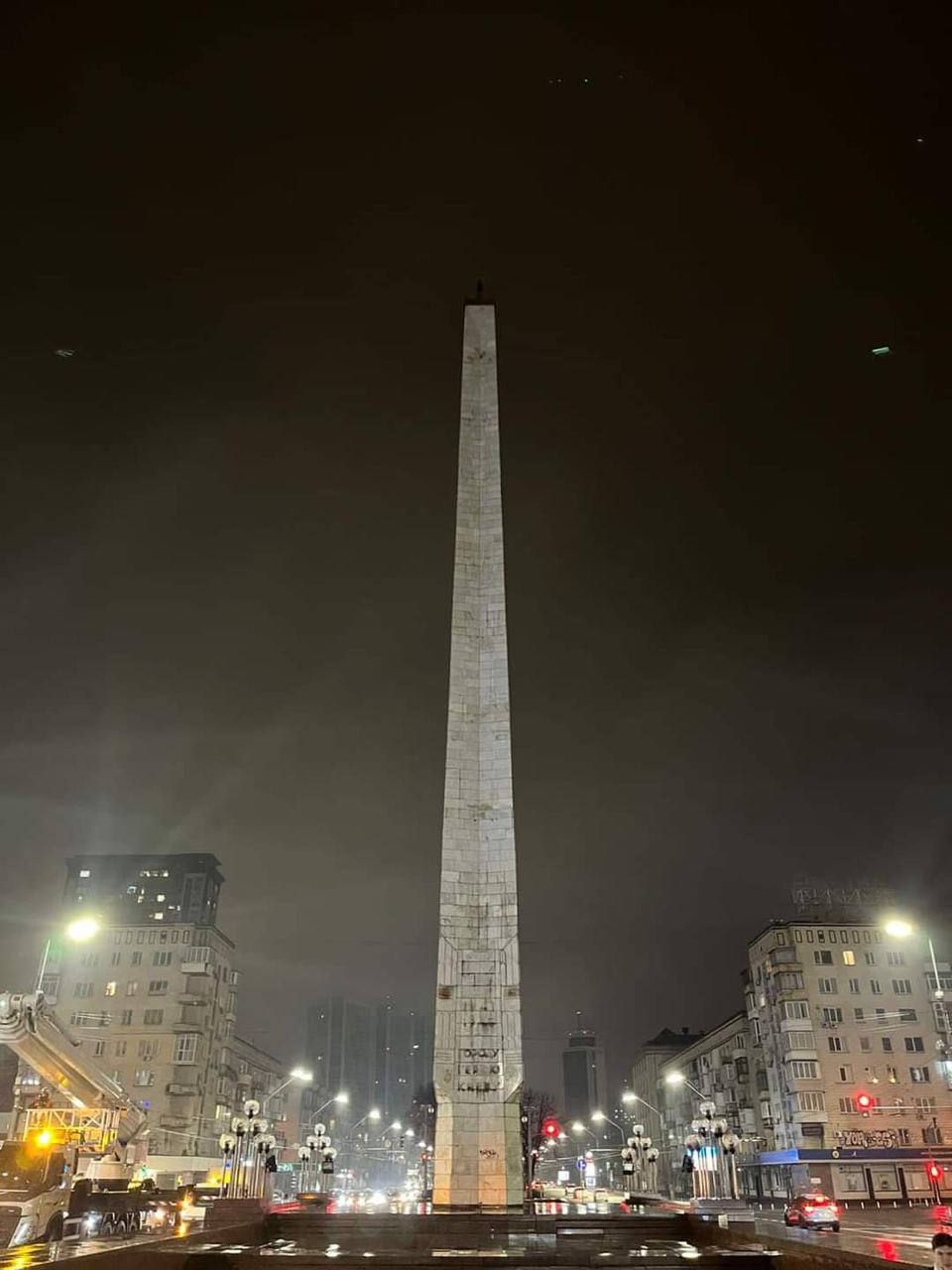 В Киеве полностью демонтировали советскую звезду на обелиске на площади Галицкой 1