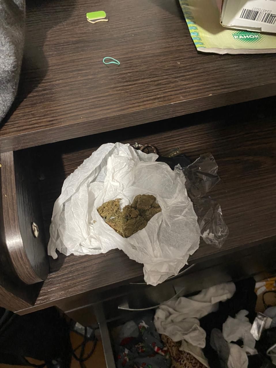 Водій продавав канабіс прямо на зупинці