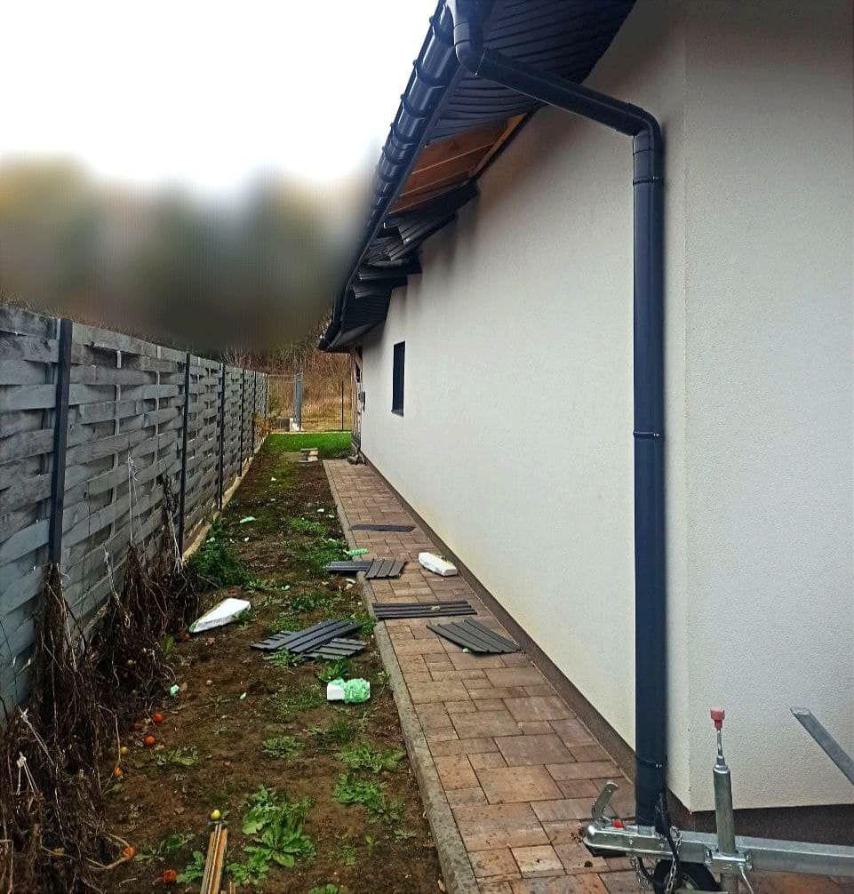 У деяких будинків постраждали покрівлі У деяких будинків постраждали покрівлі