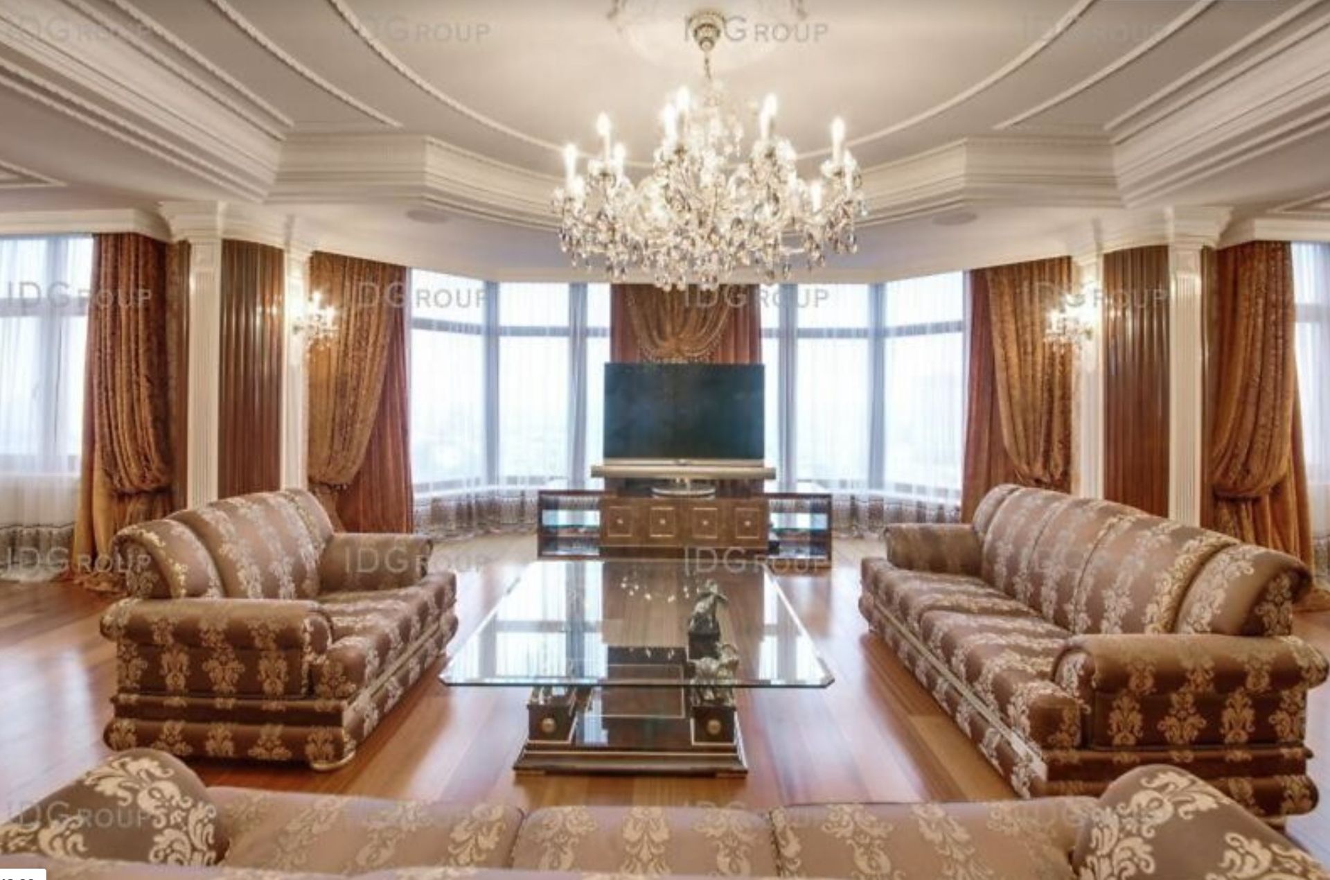 Метраж найбільшої квартири з нашого переліку - 500 кв.м.