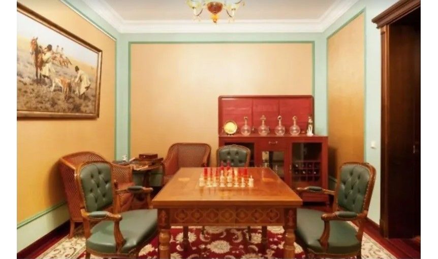 Будинок розкішно умебльовано