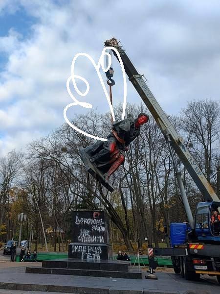 Пушкін усьо. У Києві демонтували пам'ятник російському поету - фото, відео 2