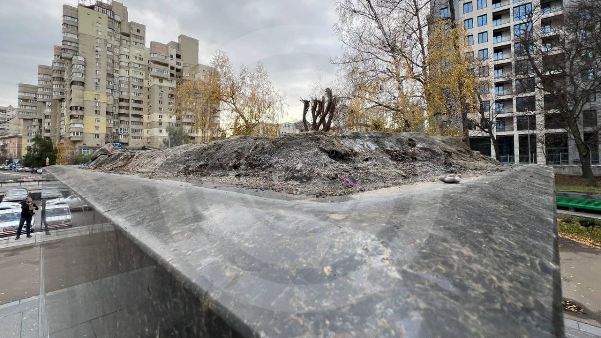Пушкін усьо: у Києві демонтували пам'ятник російському поету на Берестейському проспекті - фото, відео 2