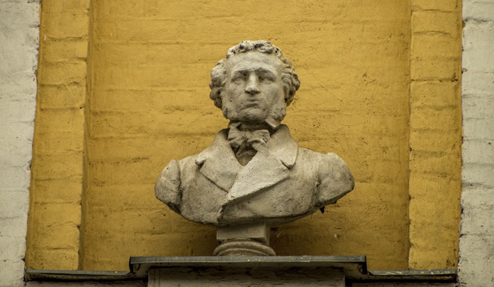 "Пушкінопад" не завершено: в Києві залишилося ще чимало памʼятників російському поету - фото 1