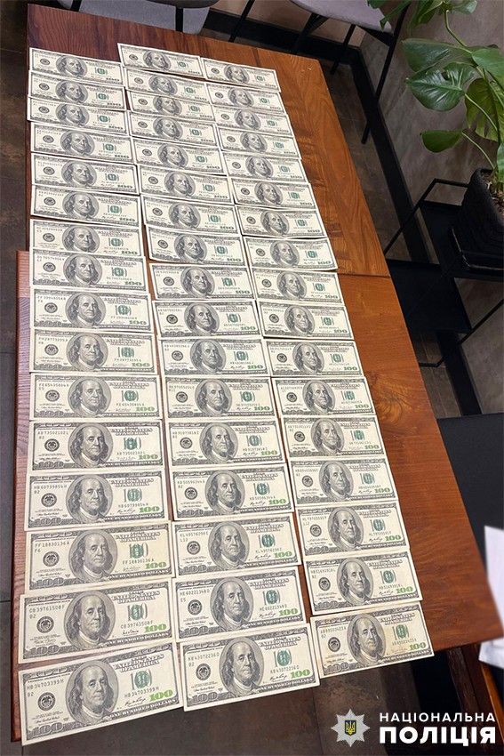 За 5 тисяч доларів підприємець подовжив собі строк: в Києві підрядник невдало спробував відкупитися 1