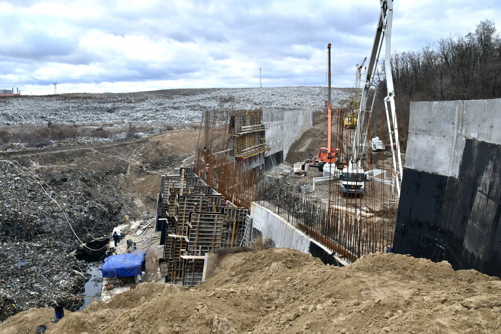 Роботи на полігоні тривають. Фото - Київспецтранс Роботи на полігоні тривають. Фото - Київспецтранс