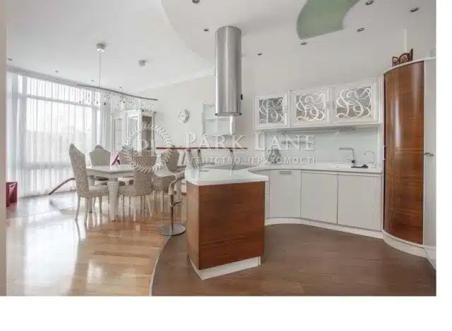 Риэлторы обещают, что техника на кухне – от "ведущих производителей"