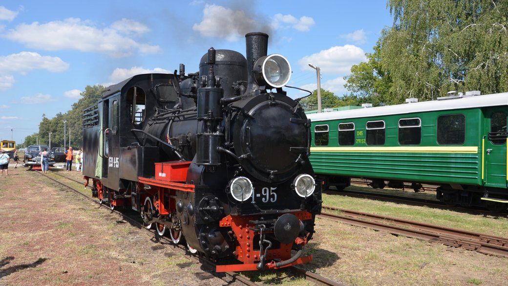 Цьому паротягу вже понад 80 років