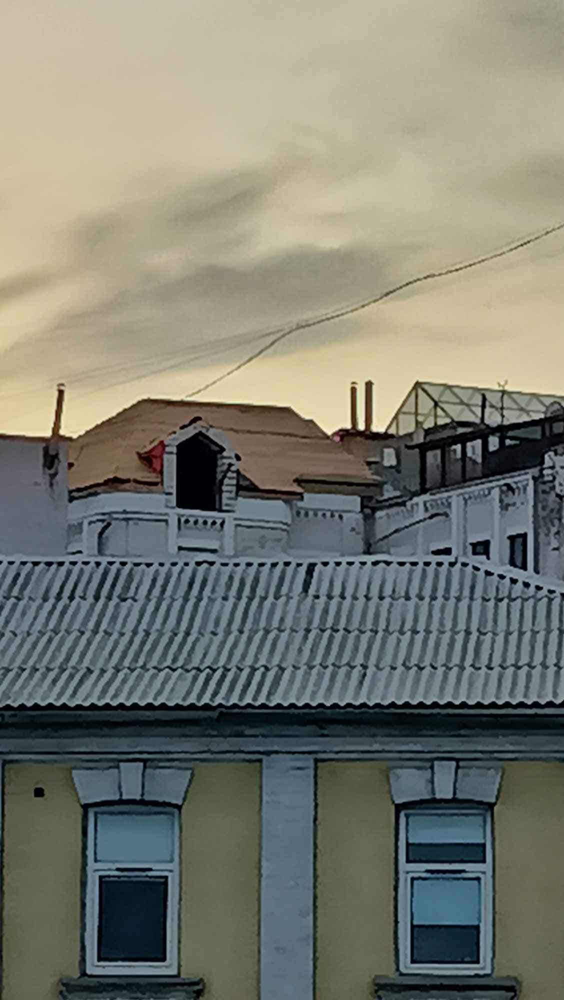 Хтось збудував собі ще один поверх. Фото - сторінка в ФБ Дмитро Перов Хтось збудував собі ще один поверх. Фото - сторінка в ФБ Дмитро Перов