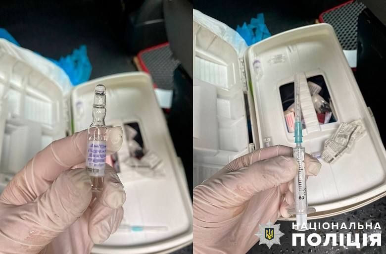 Жінці, яка категорично відмовилася залишати квартиру та почала кликати на допомогу, зробили ін’єкцію та силоміць посадили в машину