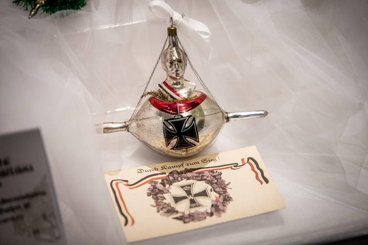 Жемчужина экспозиции - игрушка времен Кайзера Вильгельма