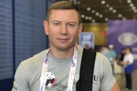 Наумов говорит, что зарабатывает честно.