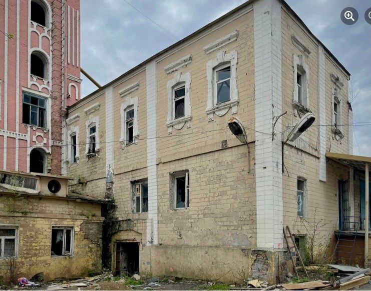 Планують позбутись колишнього головного корпусу та прибудов