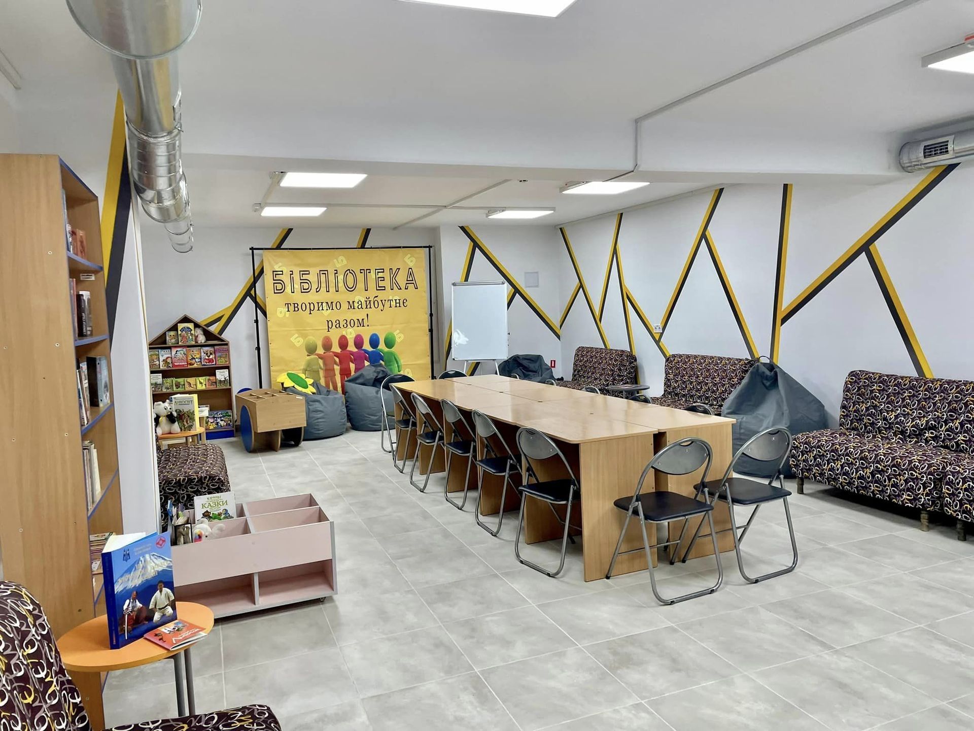 Библиотека в библиотеке: киевлянам показали обновленное укрытие на Трещине 1