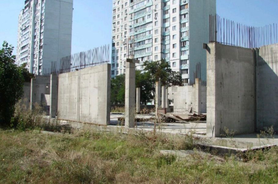 Для футбольного поля у Києві куплять навіс за 5,8 мільйонів гривень: дані Prozorro 2