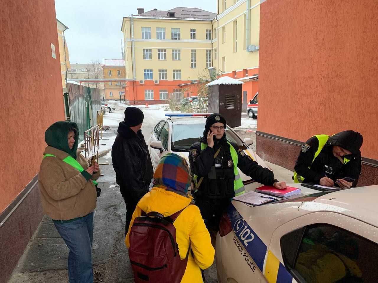 Щоб зупинити роботи, активісти викликали поліцію. Фото – «Спадщина».