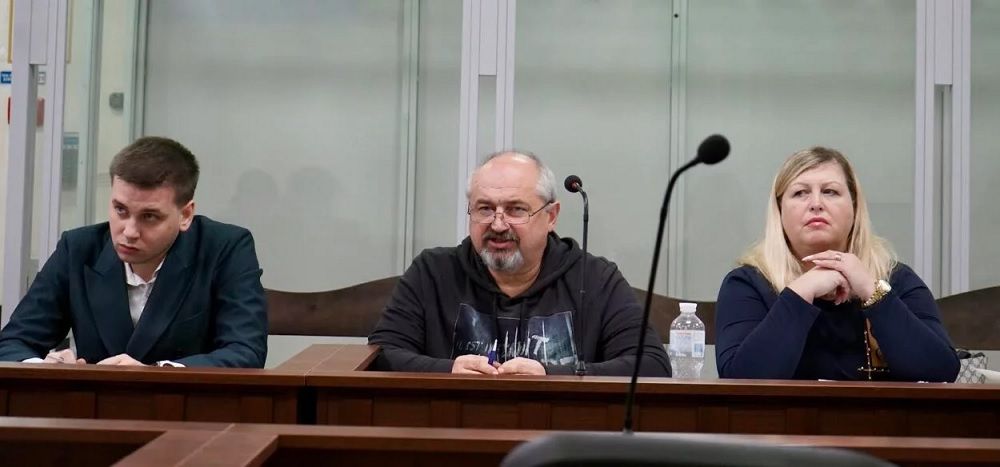 Суддя Паленик із адвокатами Валерієм Дмитрашківським і Оленою Шаповал. Фото - сайт "Судовий репортер"