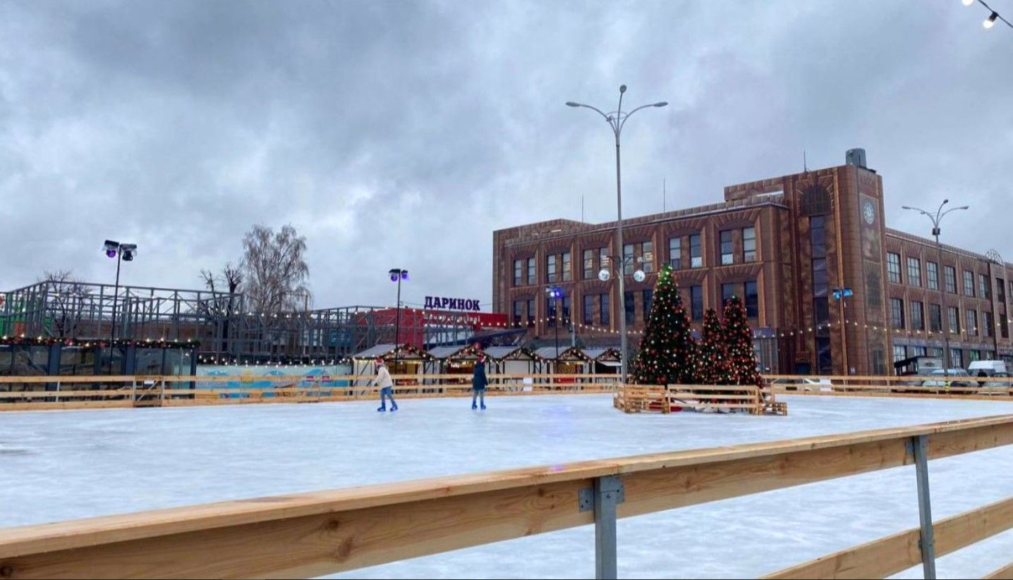 Ковзанка із безлімітним катанням у Києві біля Ковзанка із безлімітним катанням у Києві біля