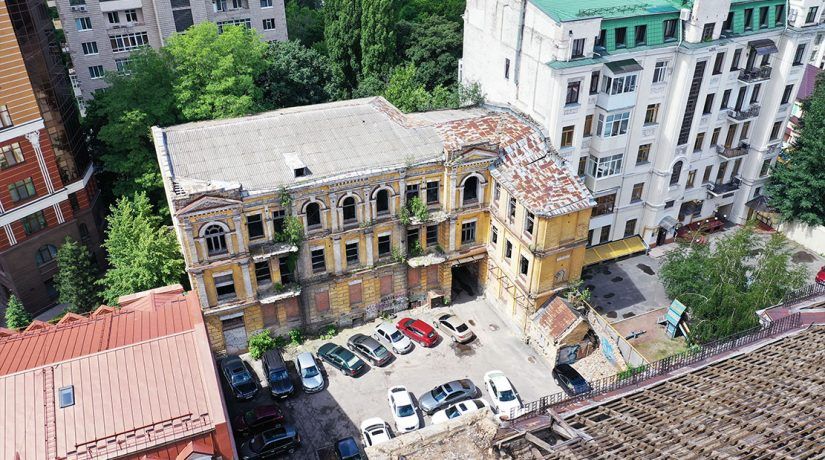 Известный авиаконструктор жил с семьей в этом доме.