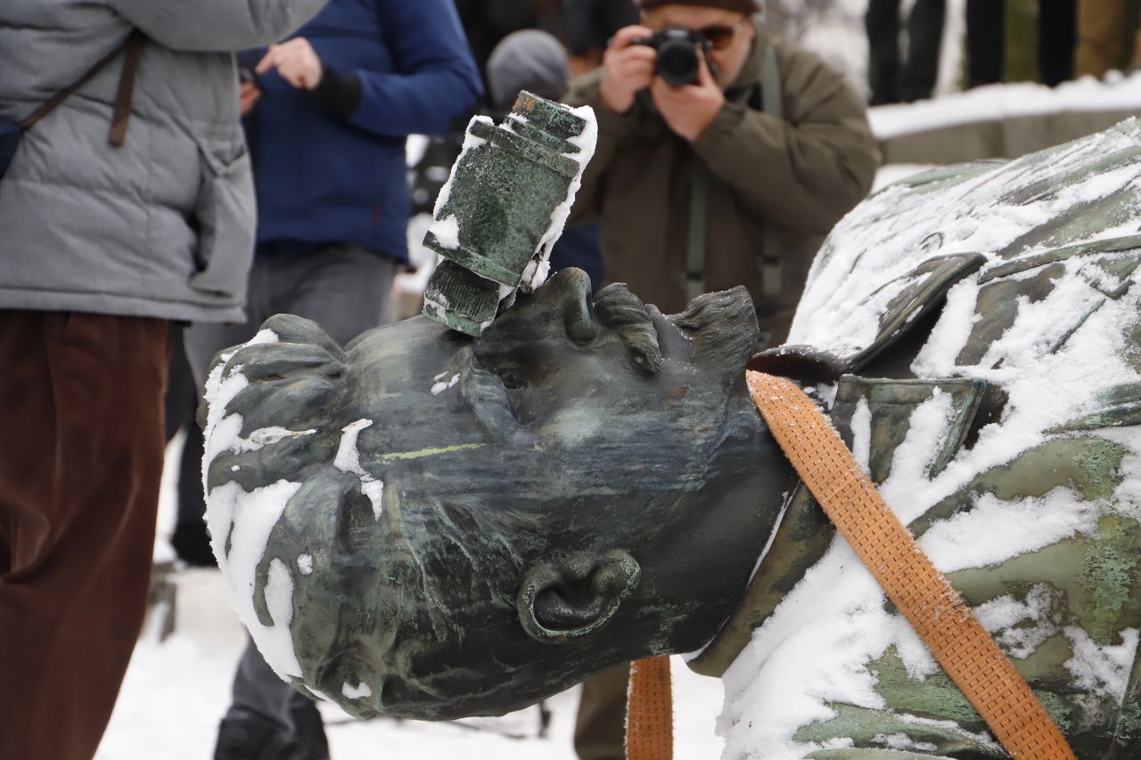 Під час демонтажу радянський герой втратив бінокля