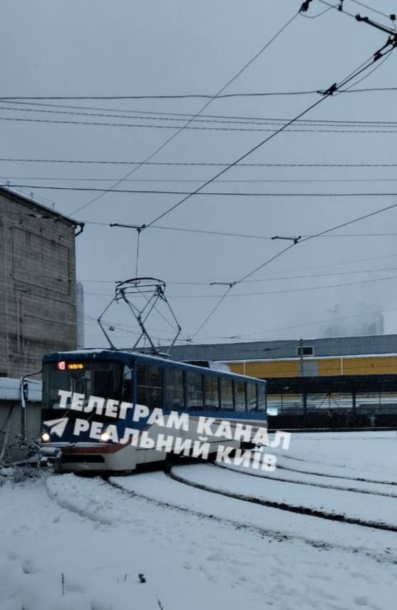 Киев стоит: в столице произошел транспортный коллапс из-за непогоды - фото 1