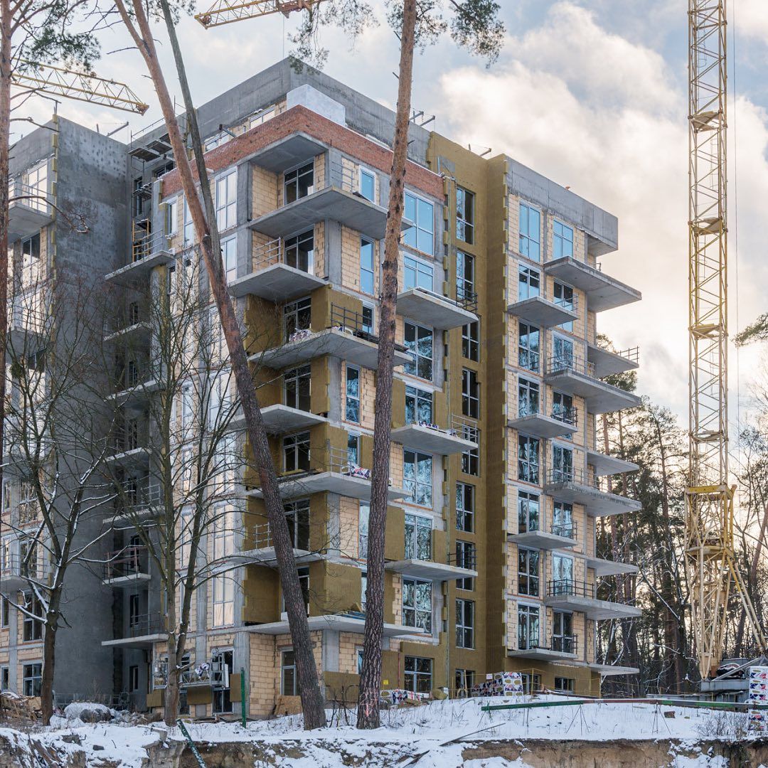 Строительство не остановило ни война, ни протесты киевлян.