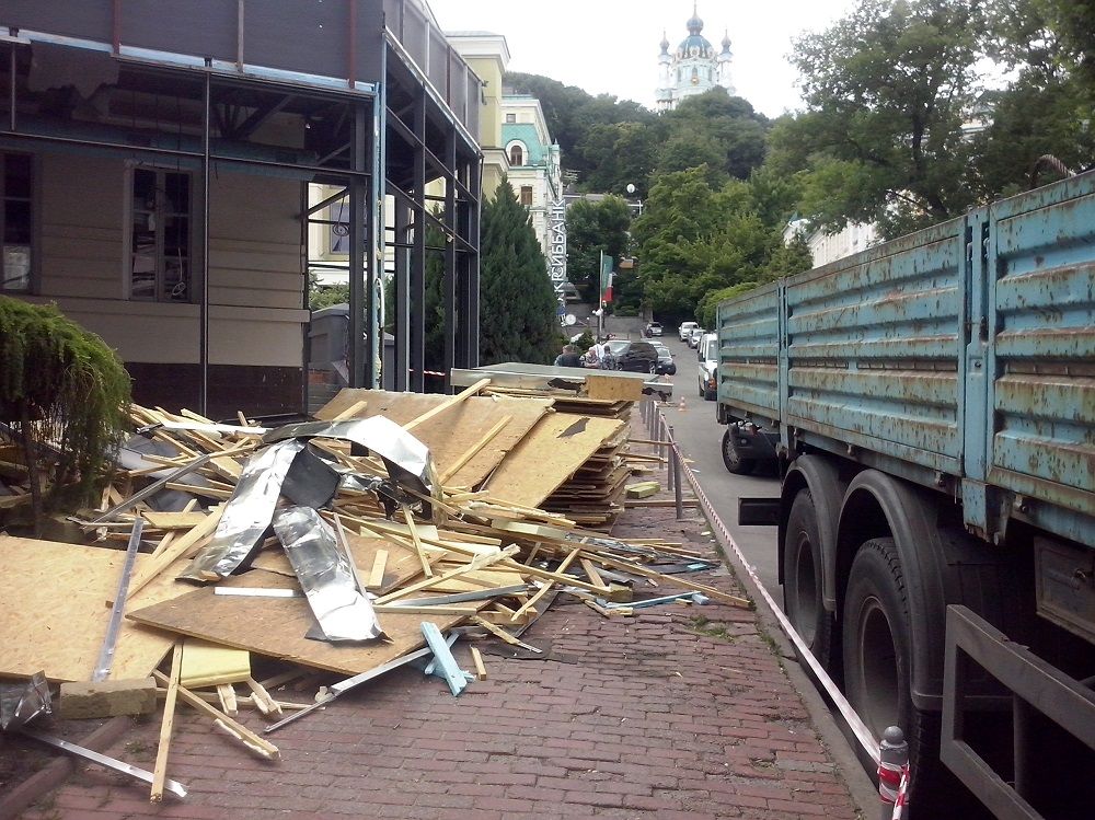Прибудову знесли. Фото - Громадське радіо/Марія Лебедєва