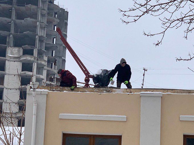 Будівлю декілька разів намагалися розібрати.