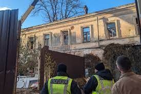 На територію університету викликали поліцію. На територію університету викликали поліцію.