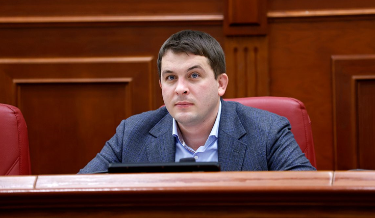 Загуменний является руководителем аппарата КГГА