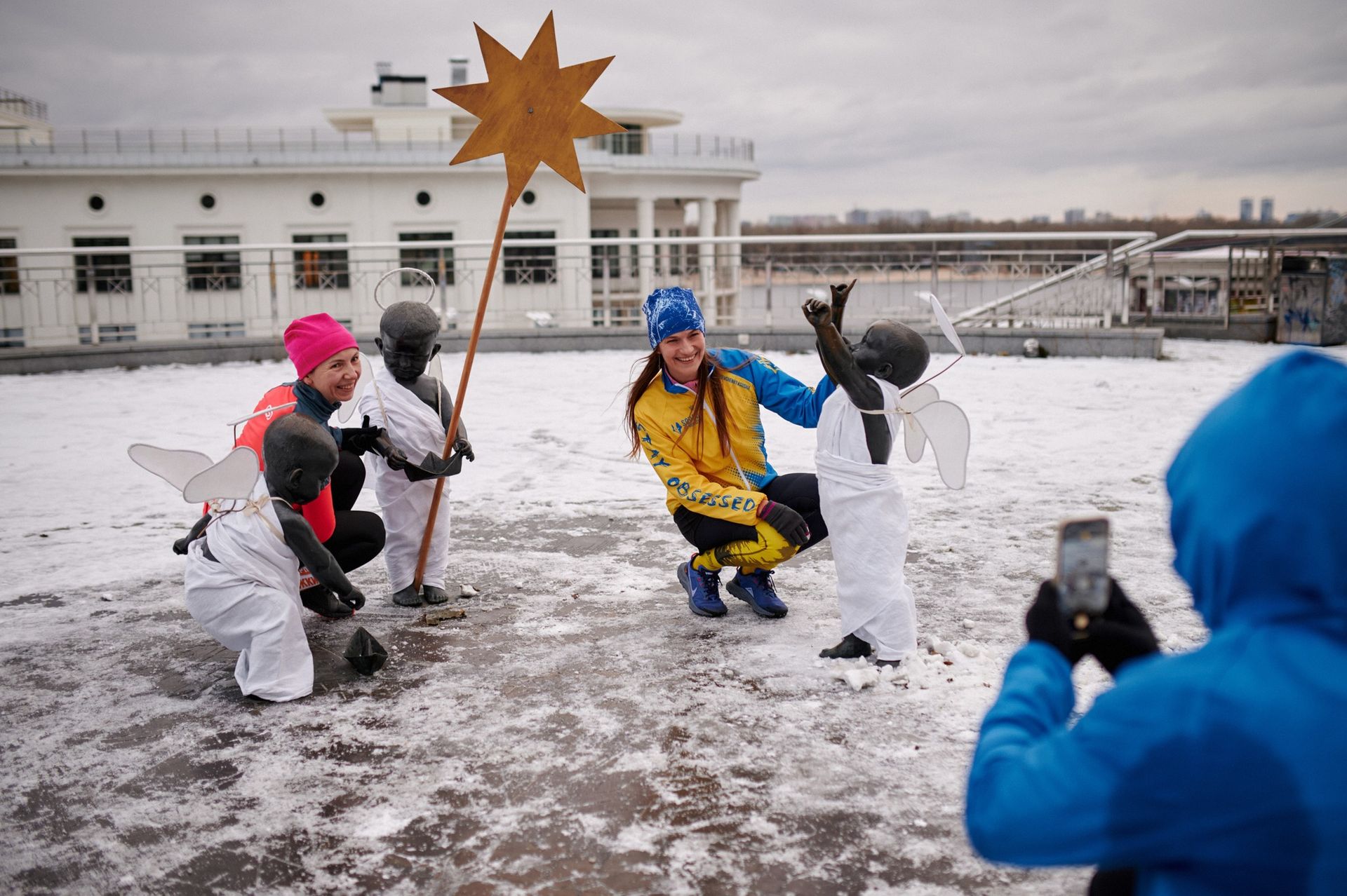 Малышей традиционно переодевают каждый год