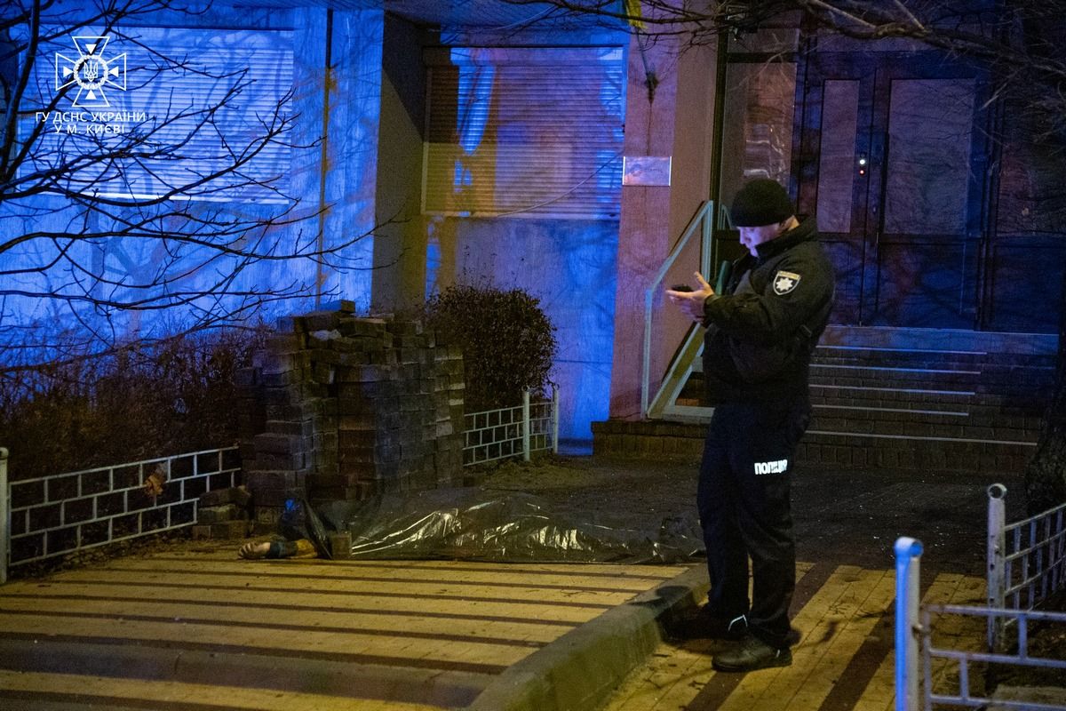 У Києві під час пожежі в багатоповерхівці з 14 поверху вистрибнув та загинув чоловік