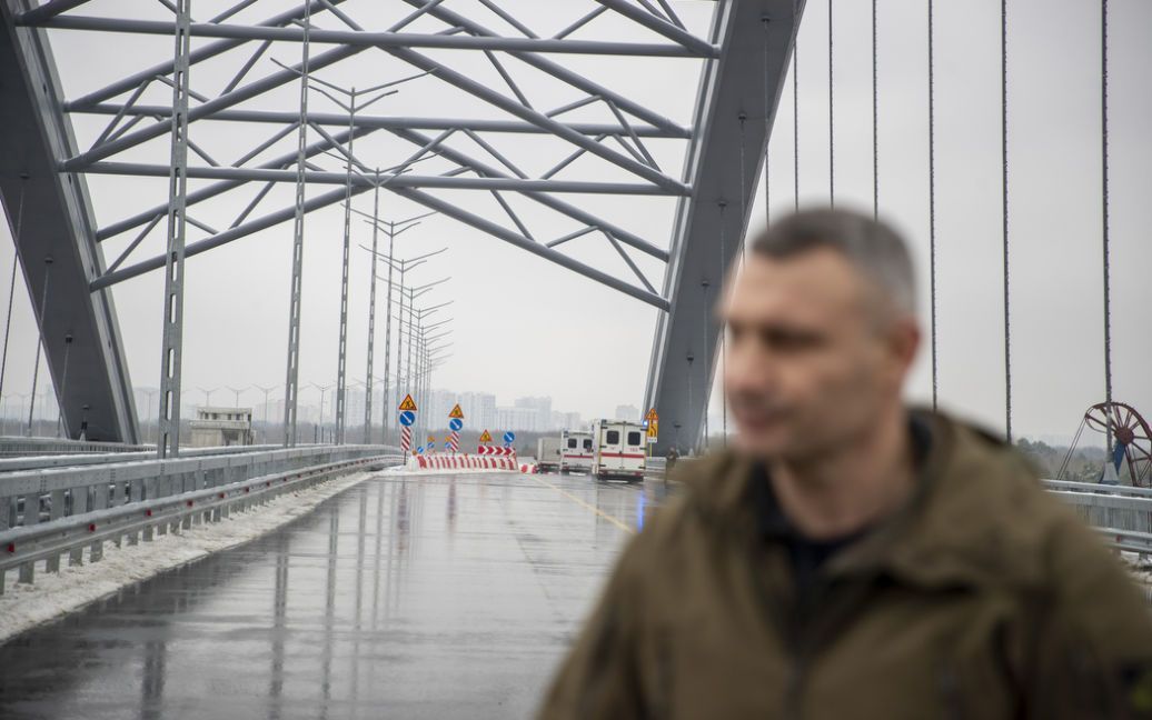 Вчергове мер Києва Віталій Кличко обіцяє відкрити міст наступного року.