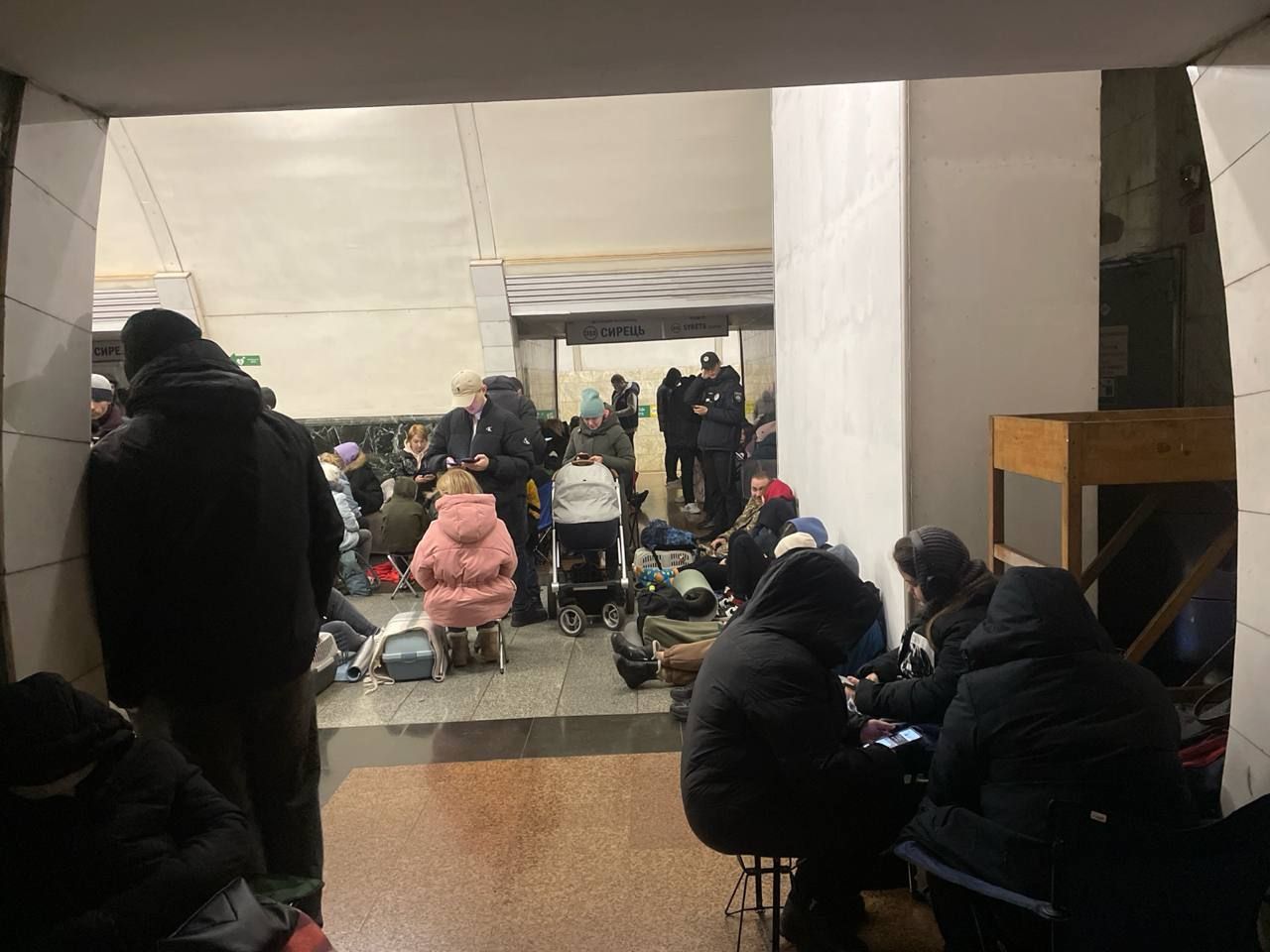 Станція столичного метро Дорогожичі під час російської атаки 2 січня Станція столичного метро Дорогожичі під час російської атаки 2 січня