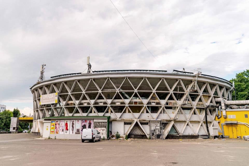 Цей ринок відомій, завдяки круглій, як у шайби. форми.