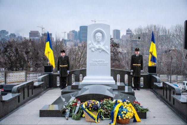 Були присутні Стефанчук і Суркіс: у Києві відкрили пам'ятник Леоніду Кравчуку 1