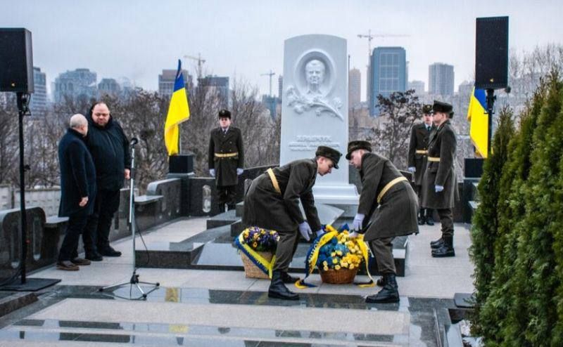 Були присутні Стефанчук і Суркіс: у Києві відкрили пам'ятник Леоніду Кравчуку 3