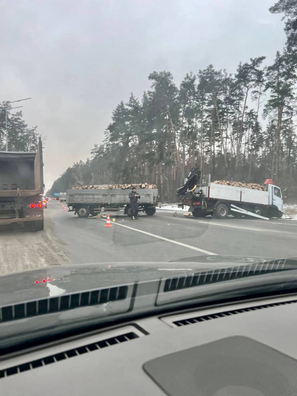 Движение при въезде в Киев значительно усложнено из-за аварии на Варшавке
