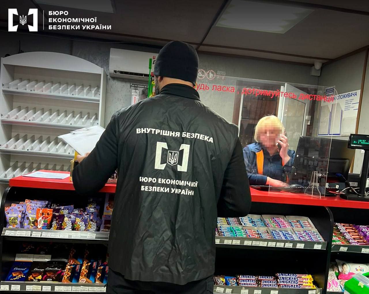 В Киеве разоблачили группу лиц, организовавших незаконную деятельность по изготовлению горючего из нефтепродуктов неизвестного происхождения