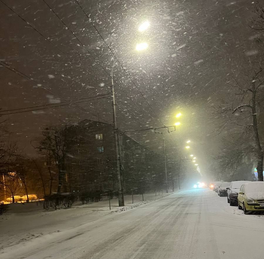 Киев охватила снежная гроза: горожан испугали мощные звуки грома – видео 1