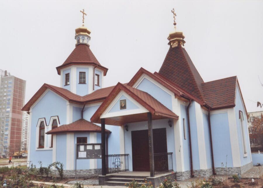 "Обиденний" храм у Голосіївському районі навпроти школи