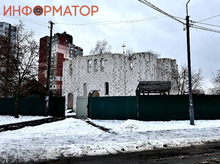 На місці побачили напівзведені стіни з силікатної цегли