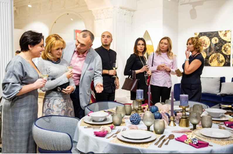 До війни тут проводили доволі "пафосні" вечірки До війни тут проводили доволі "пафосні" вечірки