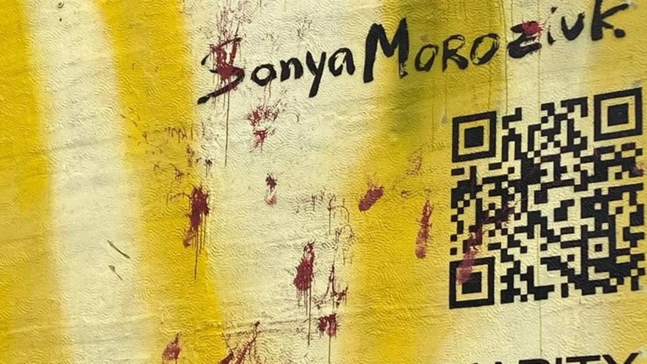 В Киеве уничтожают муралы эксневесты Гринкевича Сони Морозюк - Фото 2