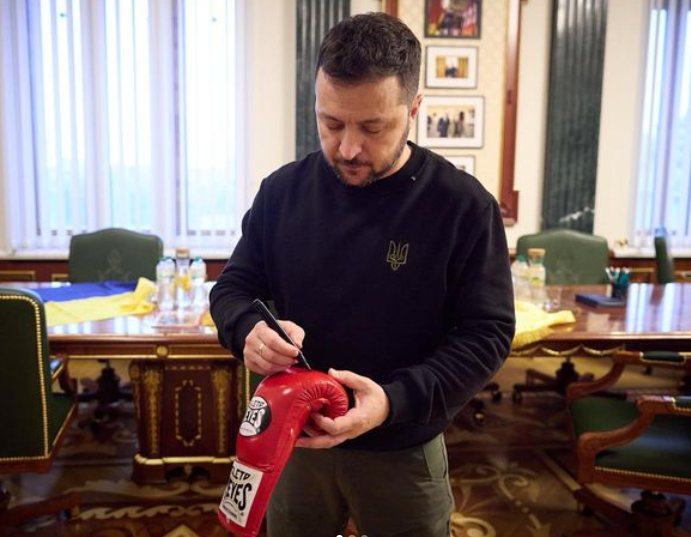 Арам Фаниен нокаутировал Меркадо и стал чемпионом мира 1