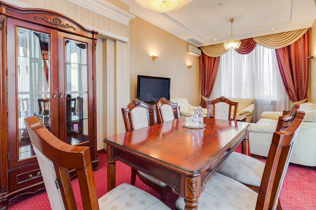 У готелі 363 номери різного рівню комфорту.