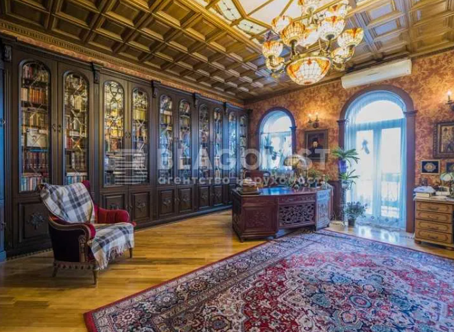 Об'єкт є одним з найбільш дорогих на ринку Києва