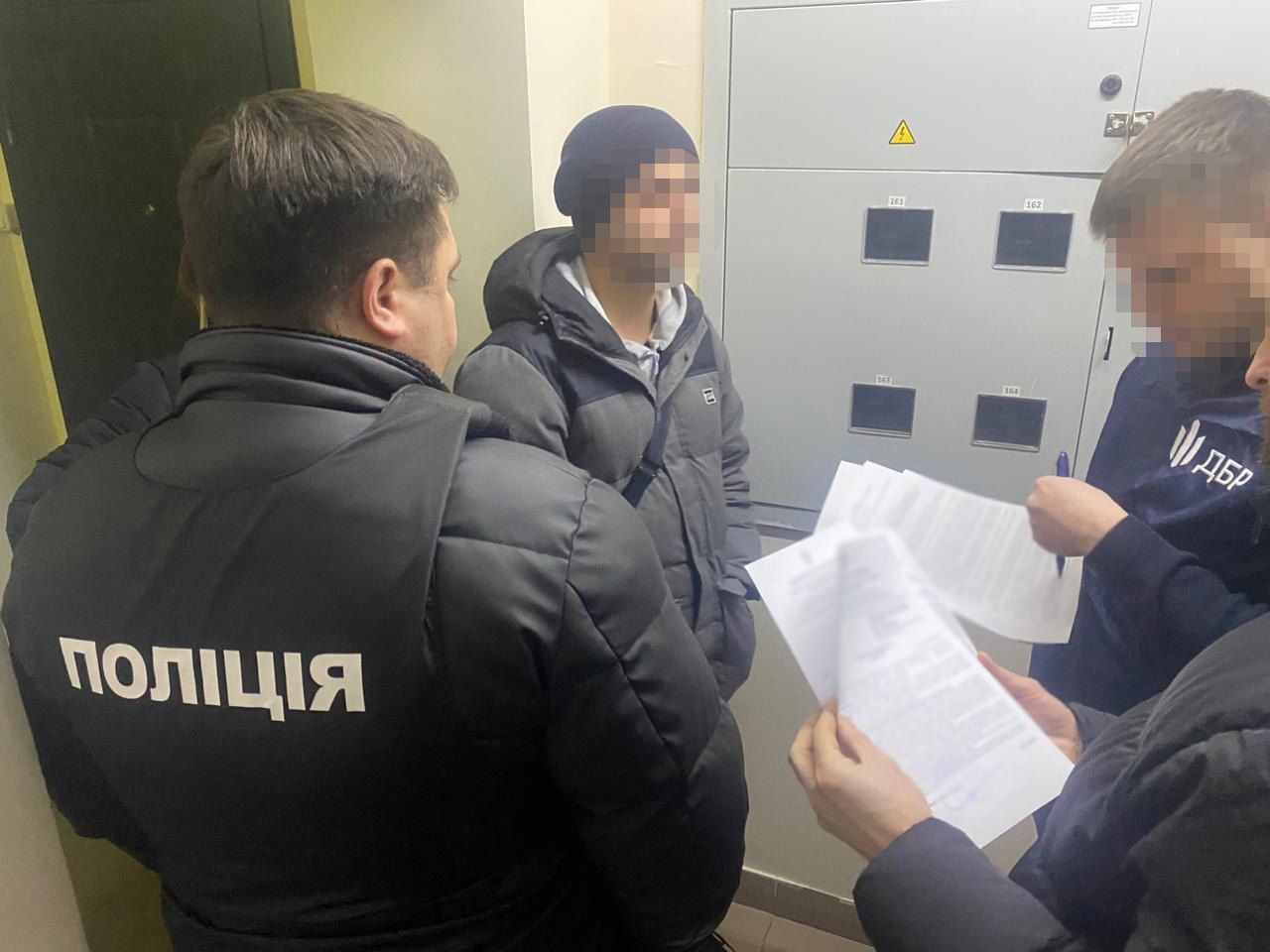 Налоговик уже задержан. Фото - прокуратура Киева